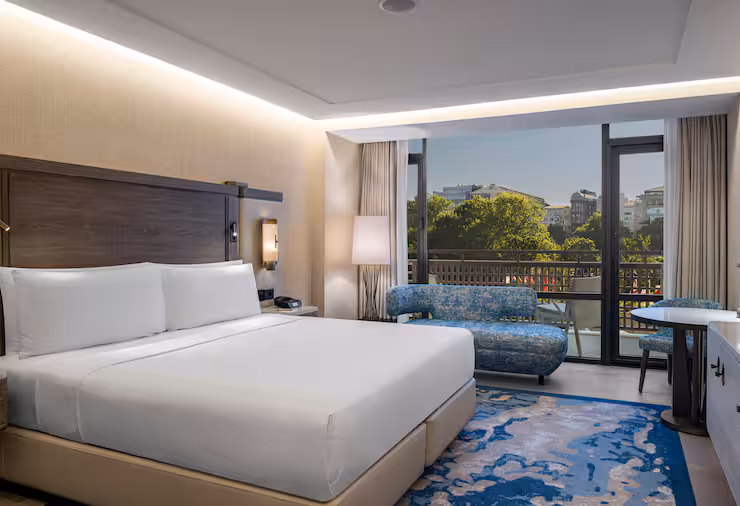 King Deluxe Room - City View