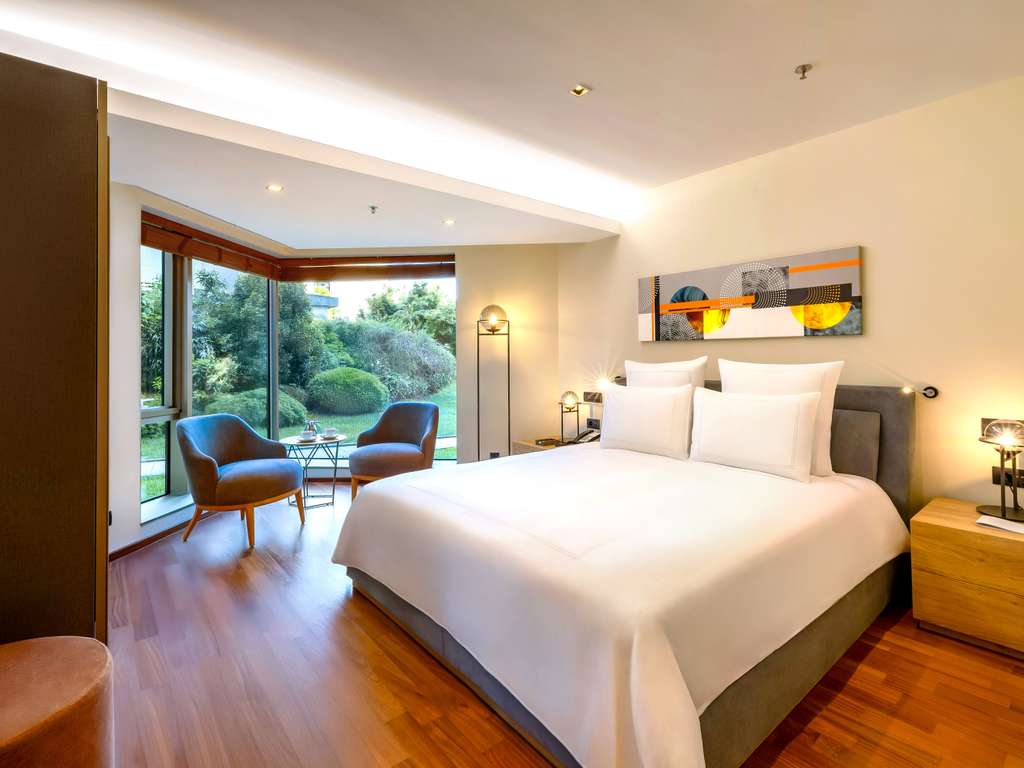 Deluxe Family Suite Pool Side